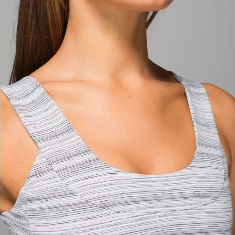 Lululemon Scoop Back Tank in Cyber Stripe White Silver Fox. Size 6